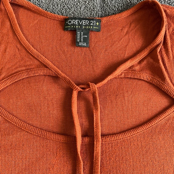 3/$30 Forever 21 | Terracotta Long Sleeve Top | Size 1X - Picture 3 of 7